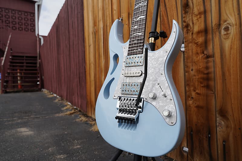 Электрогитара Ibanez Signature Steve Vai PIA3761C - Powder Blue 6-String Electric Guitar w/ Hardshell Case
