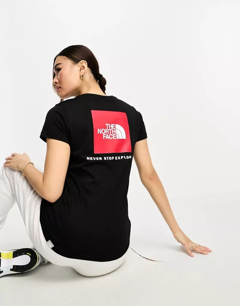 

Черная футболка с принтом на спине The North Face Redbox