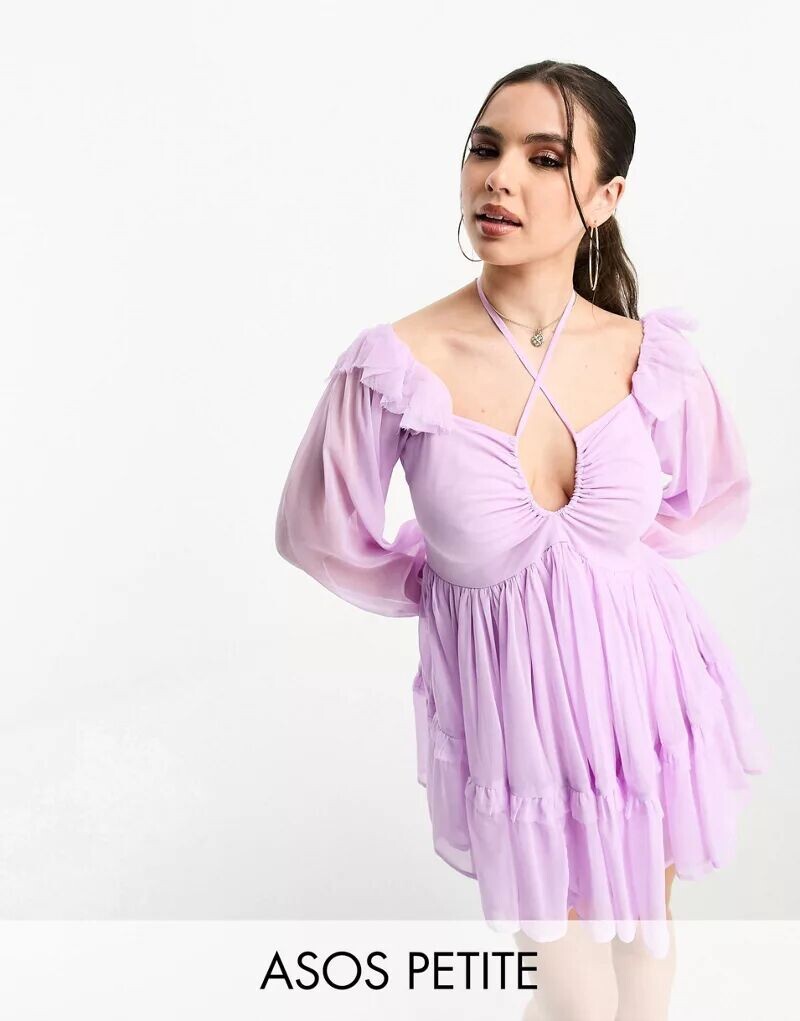 

Короткое свободное платье сиреневого цвета ASOS DESIGN Petite с вырезом бардо, оборками на плечах и бантом на шее