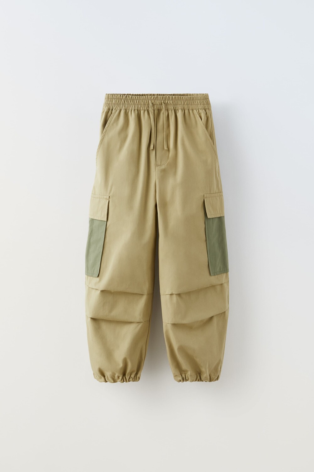 

Контрастные брюки parachute Zara, хаки