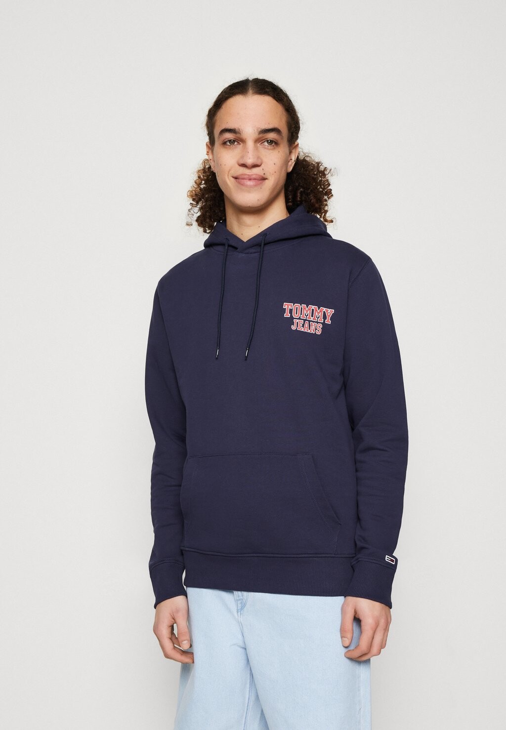 

Худи Tommy Jeans