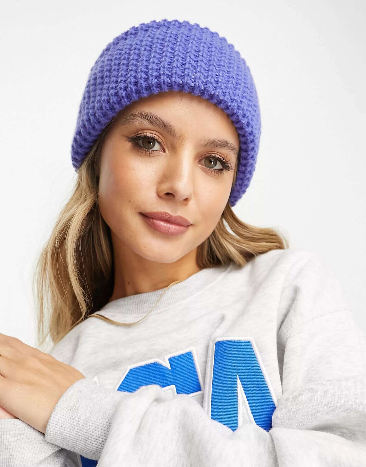 

Фиолетовая шапка-бини River Island