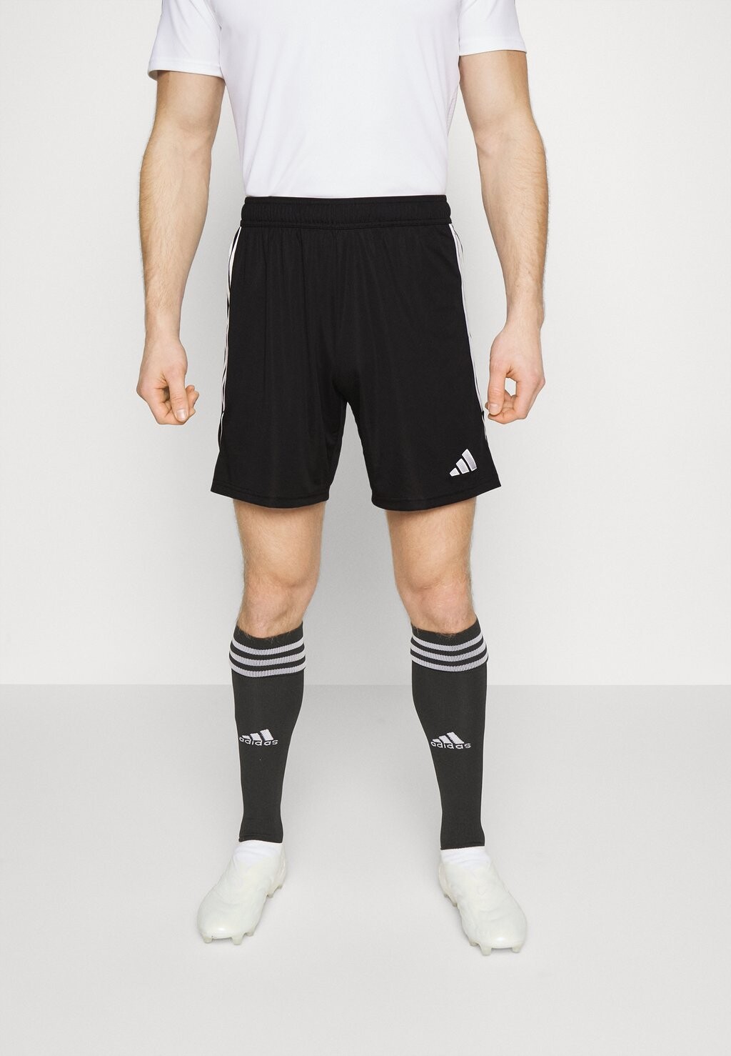 

Спортивные шорты Adidas