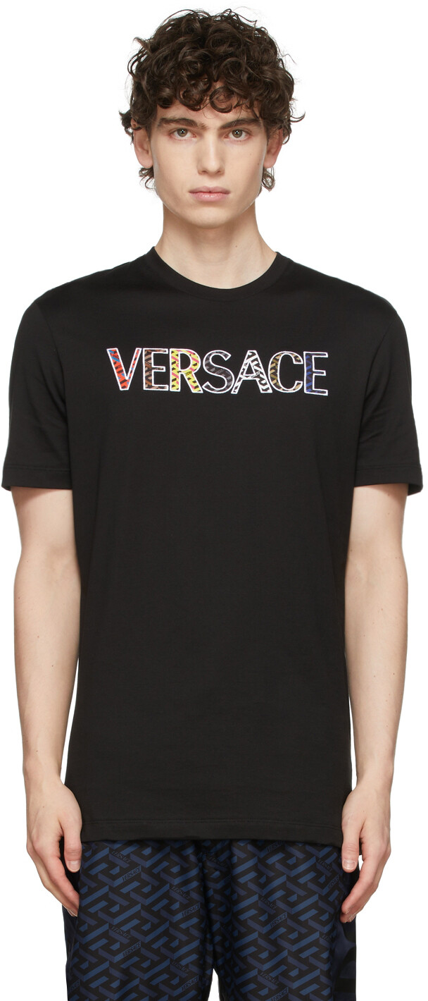 

Черная футболка с вырезом и логотипом Monogram Versace