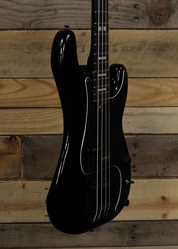 

Бас-гитара Fender Duff McKagan Deluxe Precision Bass Black с чехлом