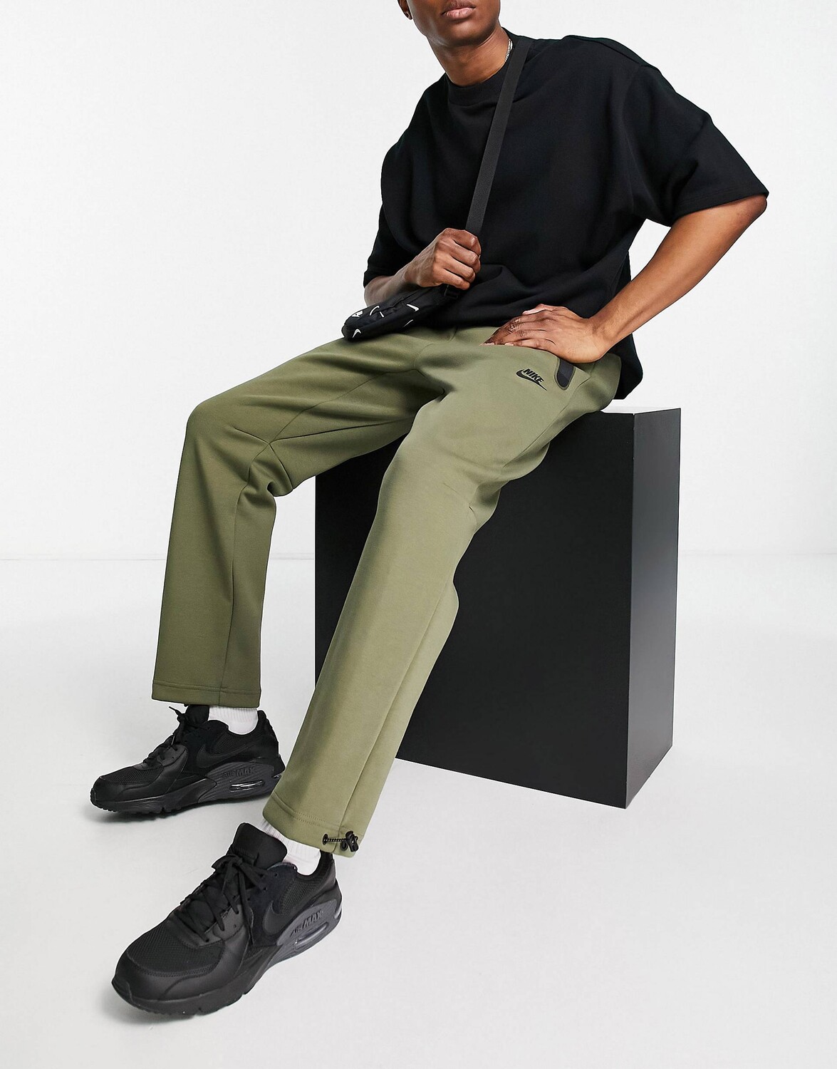 

Оливковые джоггеры свободного кроя Nike Tech Fleece с пуговицами