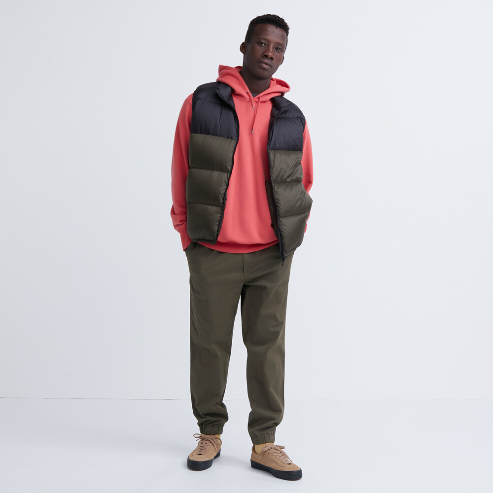

Брюки Uniqlo эластичные повседневные, темно-зеленый