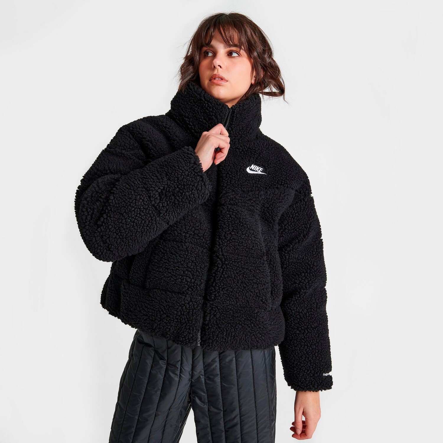 

Женская пуховая куртка Nike Sportswear Therma-FIT City Series из шерпы, черный