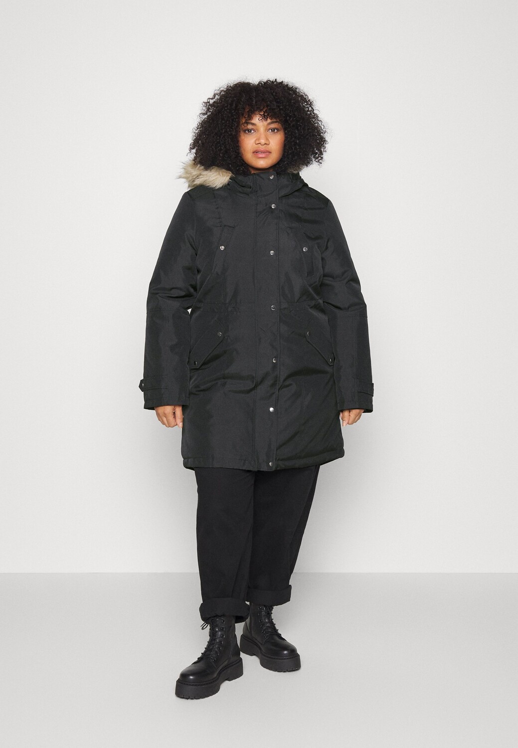 

Парка Vero Moda Curve, черный