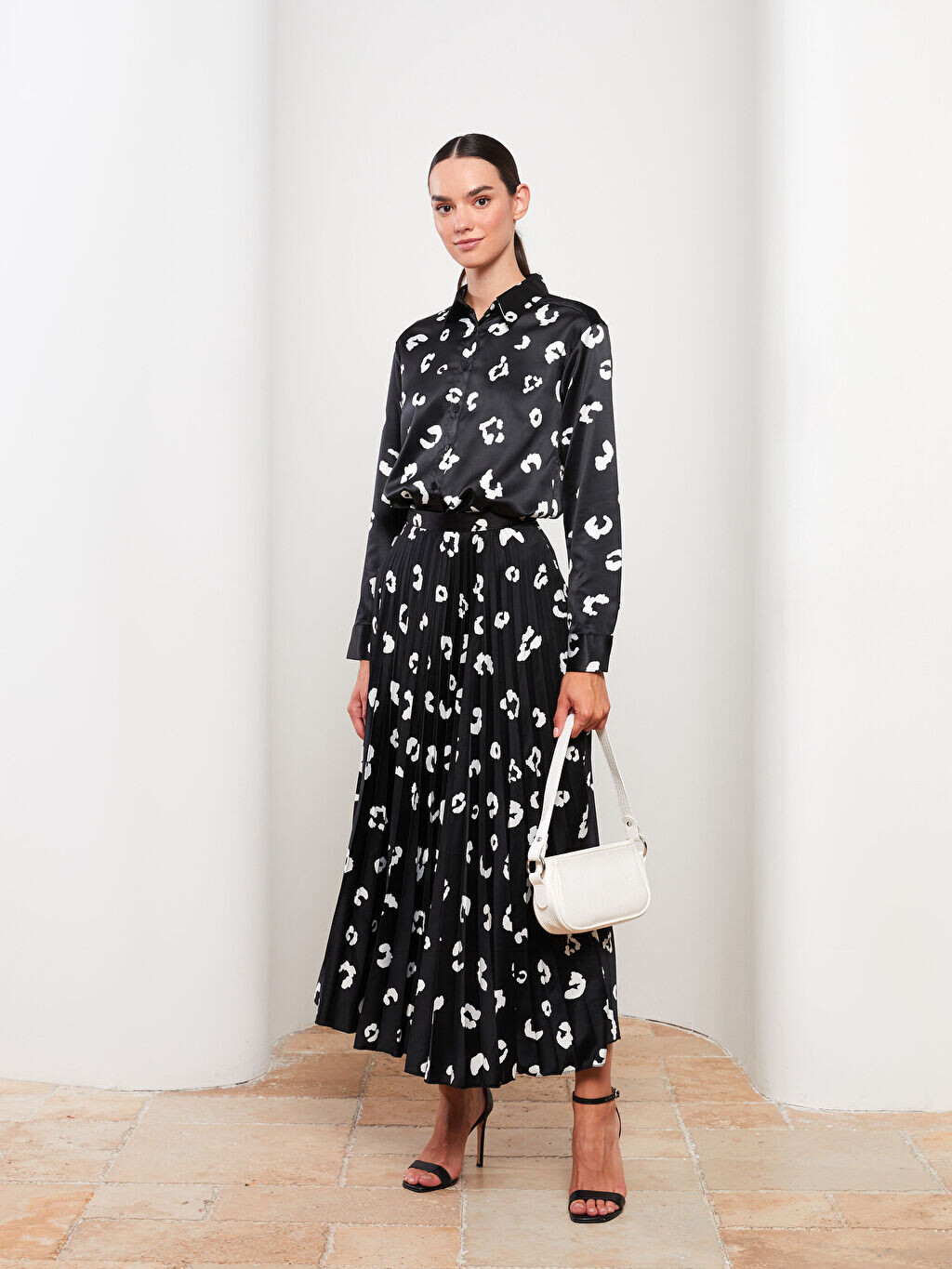 

Атласная Женская плиссированная юбка с молнией на талии и узором LCW Modest