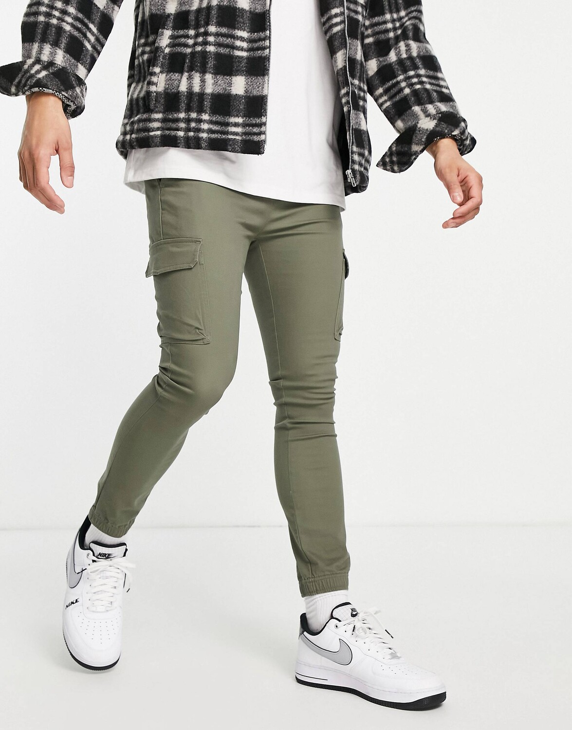 

Супероблегающие брюки карго цвета хаки с манжетами ASOS DESIGN