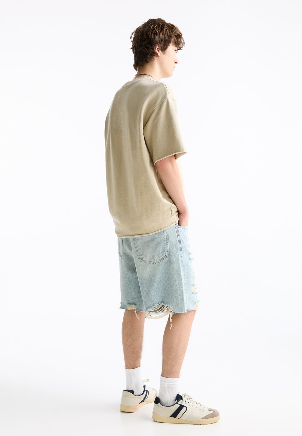 

Джинсовые шорты BERMUDA PULL&BEAR, синий