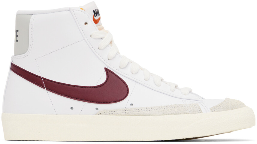 

Бело-красные кроссовки Blazer Mid '77 Vintage Nike