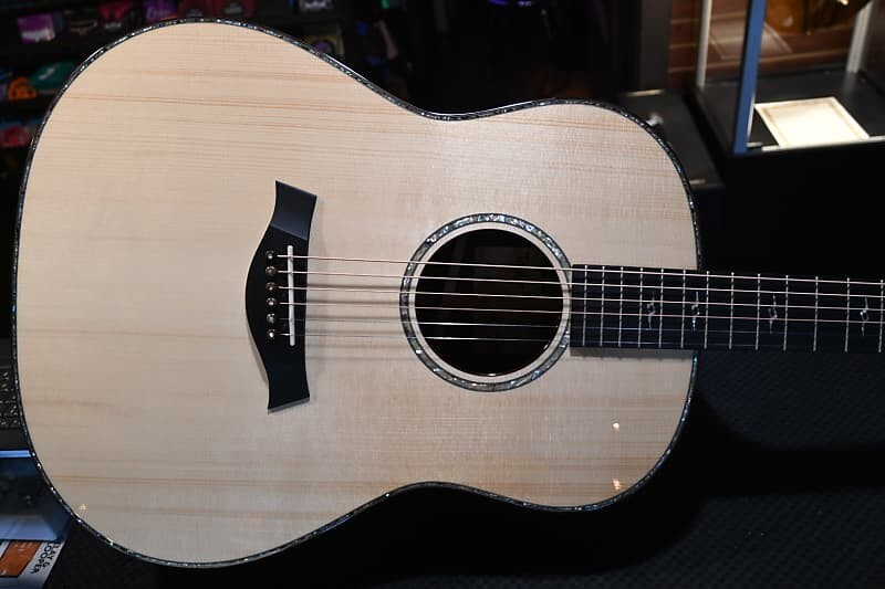 

Taylor Custom GP Grand Pacific Adirondack Spruce/Rosewood #2177