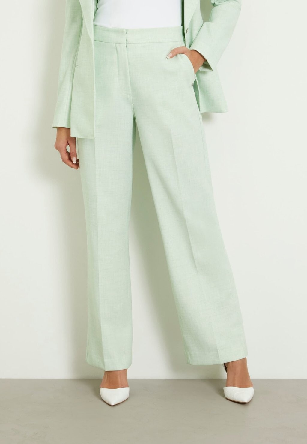 

Брюки MID WAIST RELAXED Guess, светло-зеленый