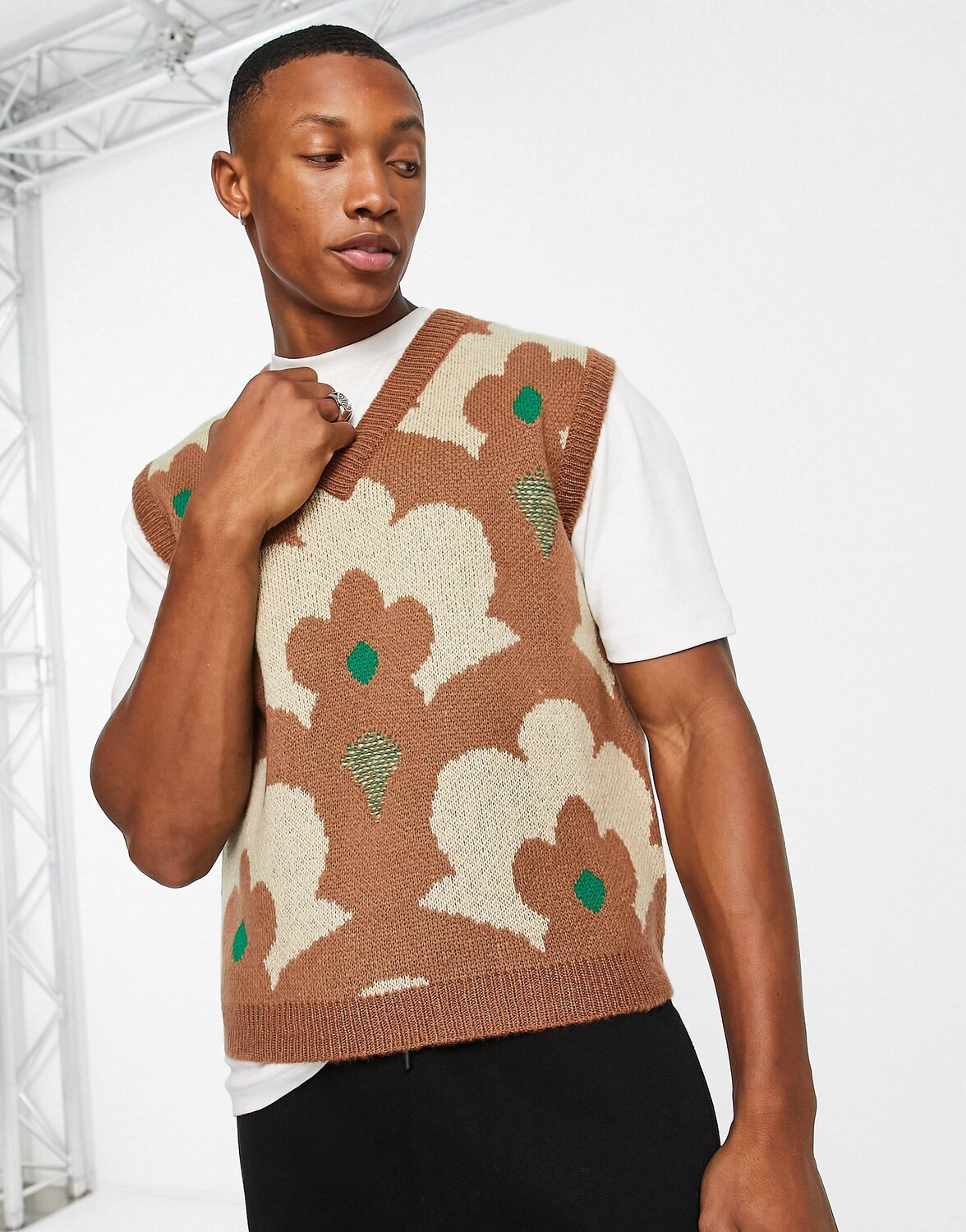 

Коричневая вязаная майка с геометрическим рисунком ASOS DESIGN