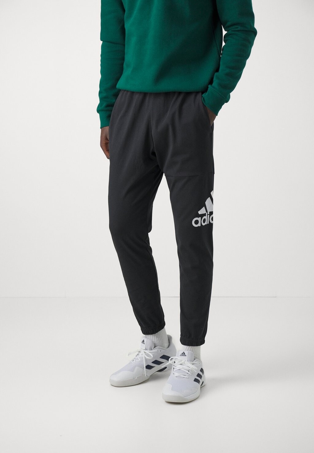 

Спортивные брюки Essentials Single Tapered Pants adidas Sportswear, черный