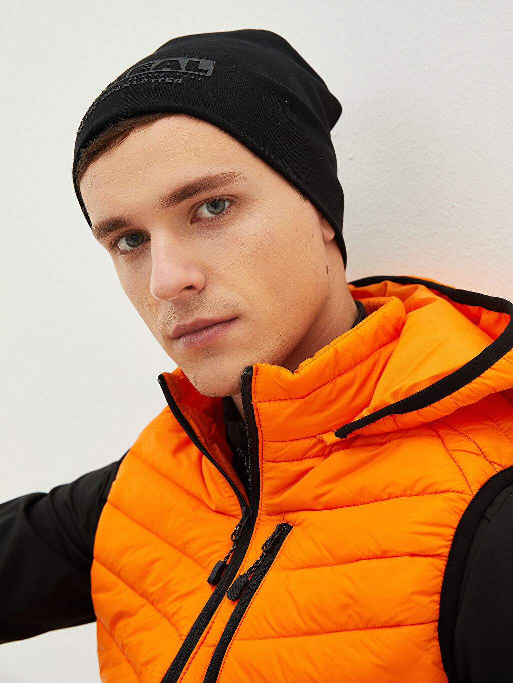 

Мужская хлопковая шапка с принтом этикетки LCW Accessories