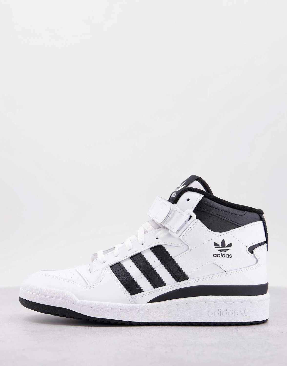 

Кроссовки высокие Adidas Originals Forum Mid, белый/черный