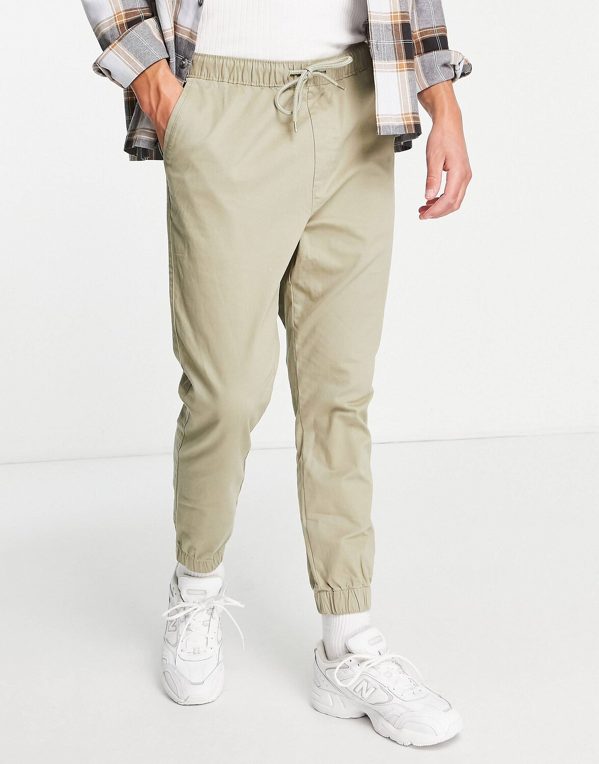 

Темно-бежевые узкие джоггеры из ткани ASOS DESIGN