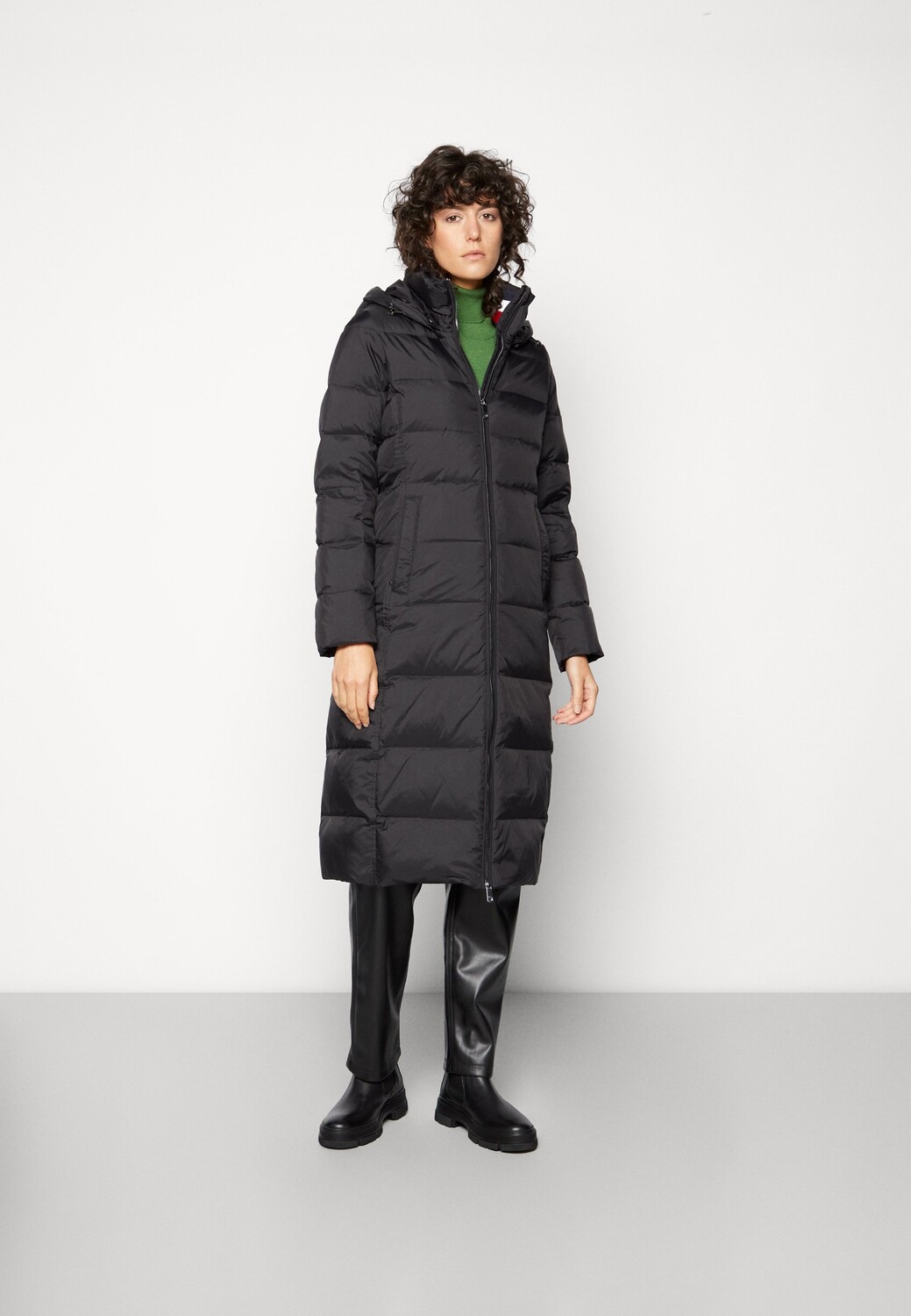 

Пуховик Tommy Hilfiger, черный