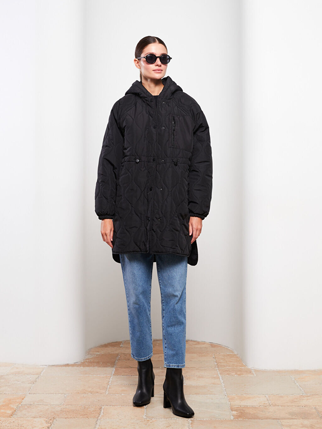 

Женский пуховик с капюшоном и длинным рукавом с рисунком LCW Casual, Черный