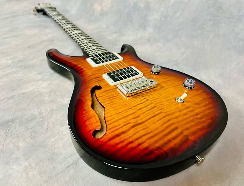 

PRS CE-24 Semi-Hollow 2022 - Трехцветный солнечный свет