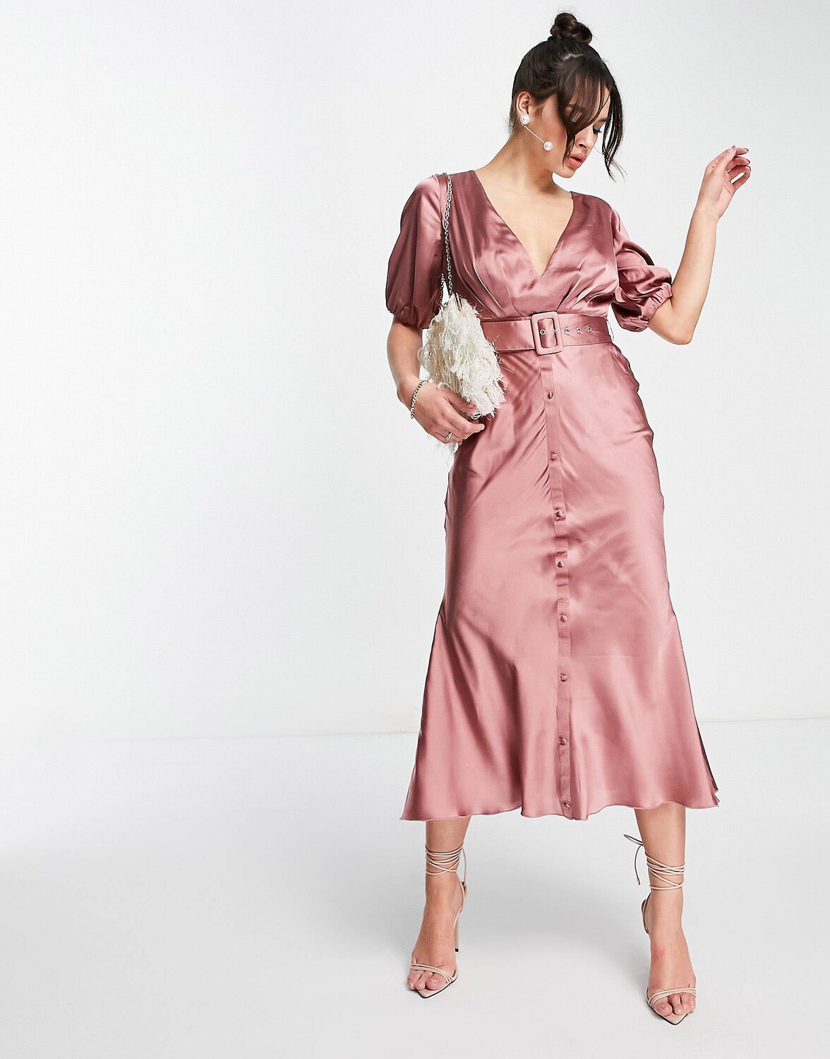 

Темно-розовое атласное платье миди по косой с поясом ASOS DESIGN