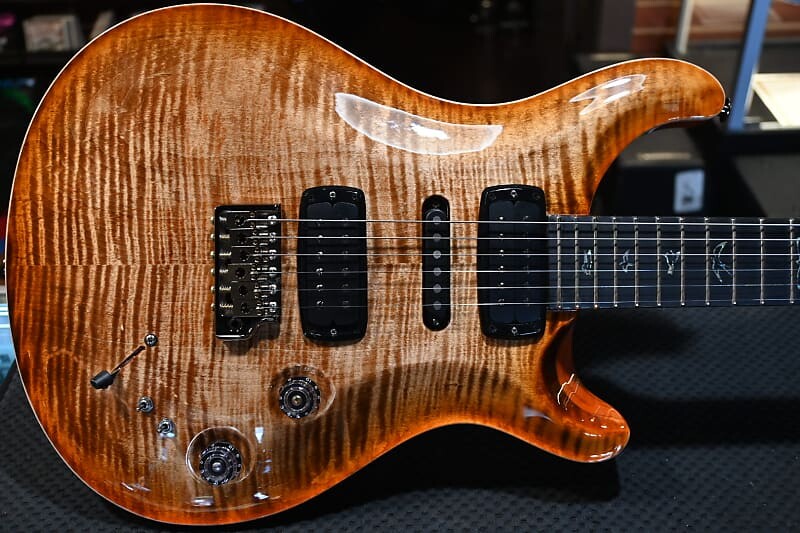 

PRS Wood Library Modern Eagle V Болотный ясень Фигурный кленовый гриф Autumn Sky #9302