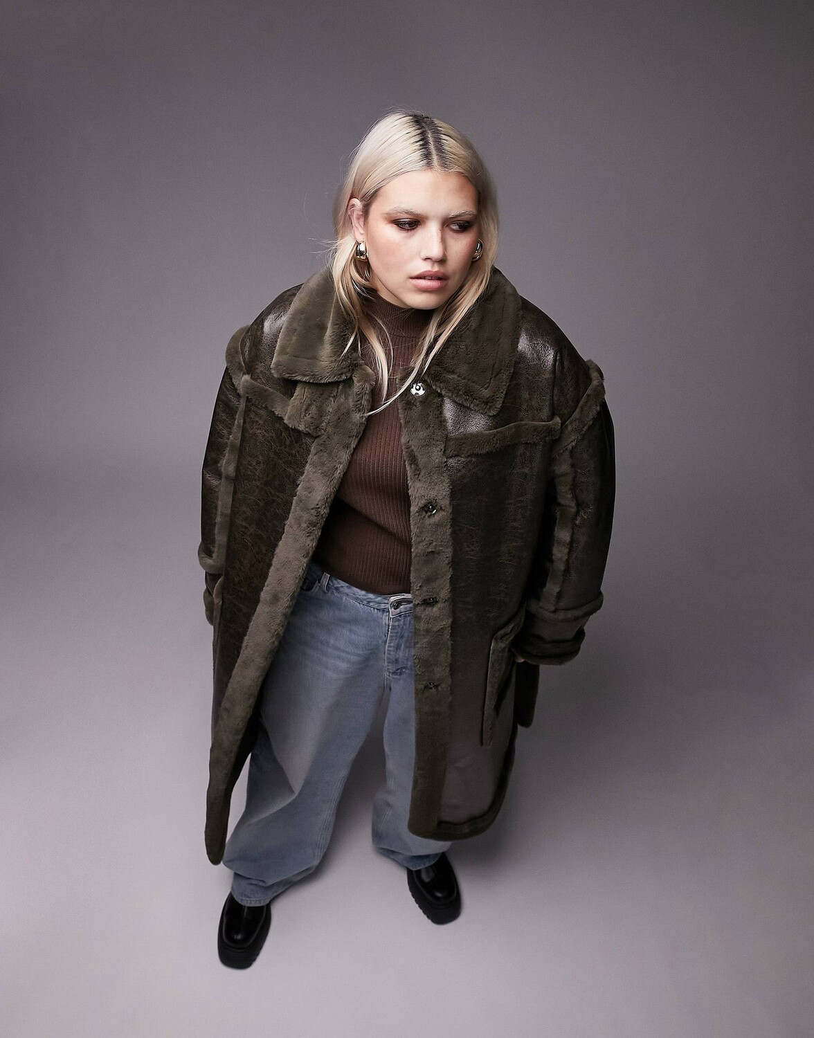 

Темно-оливковое удлиненное пальто-авиатор из искусственного меха Topshop Curve