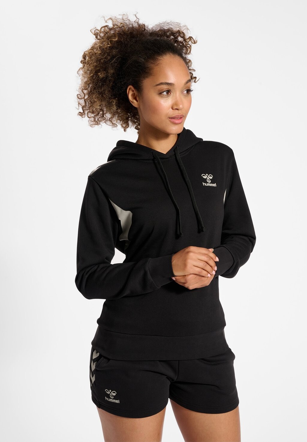 

Толстовка с капюшоном Hummel, черный