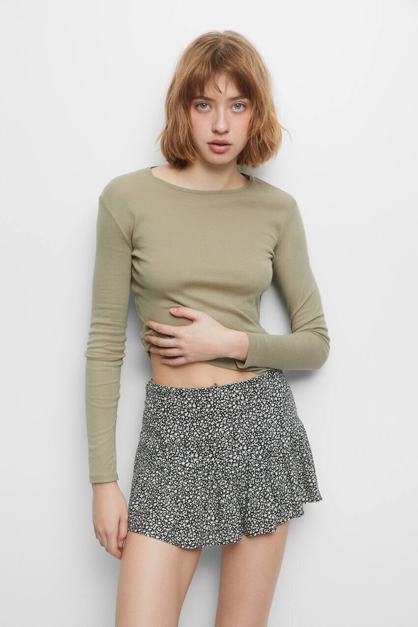 

Юбка с цветочным принтом Pull&Bear, черный