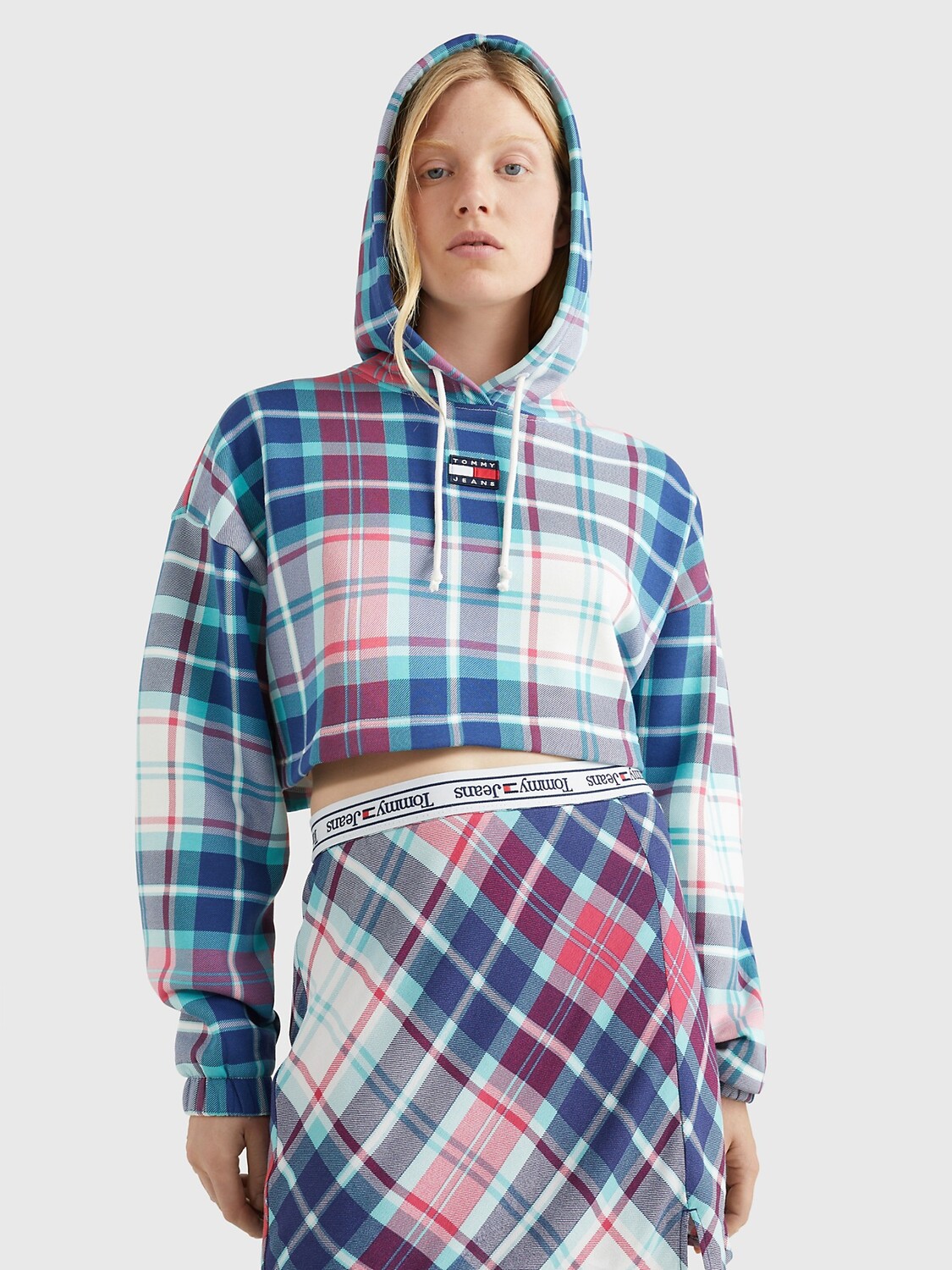 

Укороченная тартанская худи Tommy Hilfiger, белый