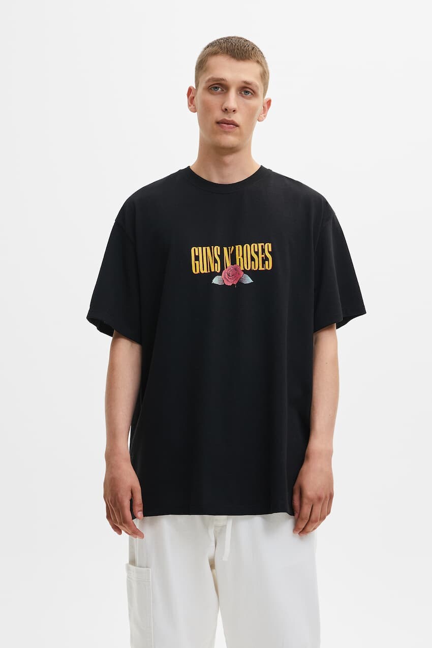 

Черная футболка Guns N' Roses Pull&Bear, черный