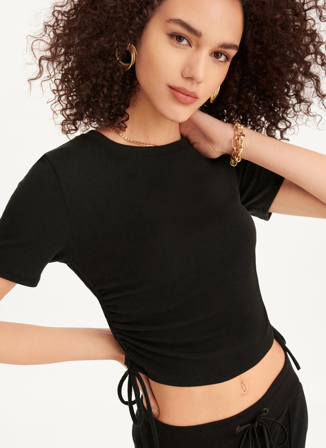 

Футболка с короткими рукавами и рюшами сбоку DKNY