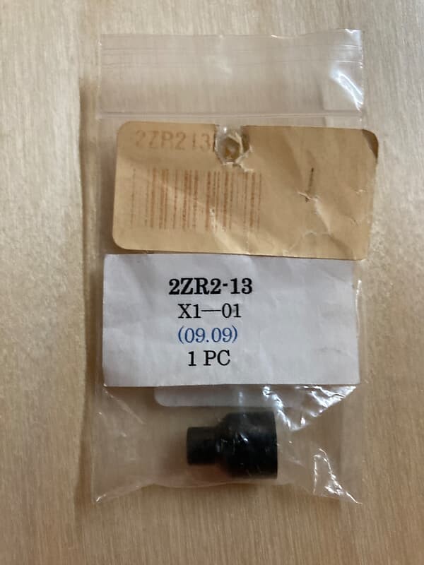 

Ibanez 2ZR2-13 ZR Колпачок держателя тремоло 2ZR2-13 ZR Tremolo Arm Holder Cap