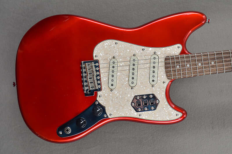 

Паранормальный циклон - Candy Apple Red Squier Paranormal -