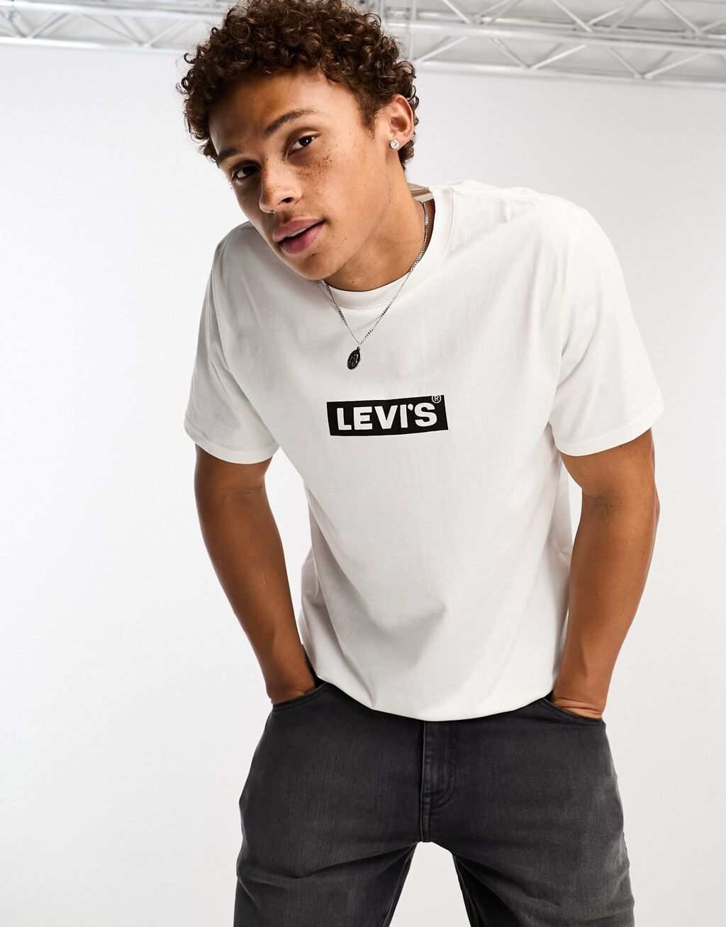 

Эксклюзивная белая футболка с логотипом Levi's x Asos