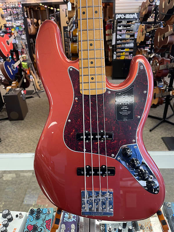 

Fender Player Plus Jazz Bass 2022 Aged Candy Apple Red