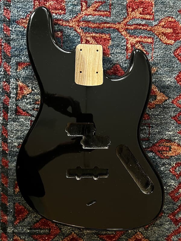 

Корпус Fender Jazz Bass, болотный ясень, Nitro Black Wildwood for Fender