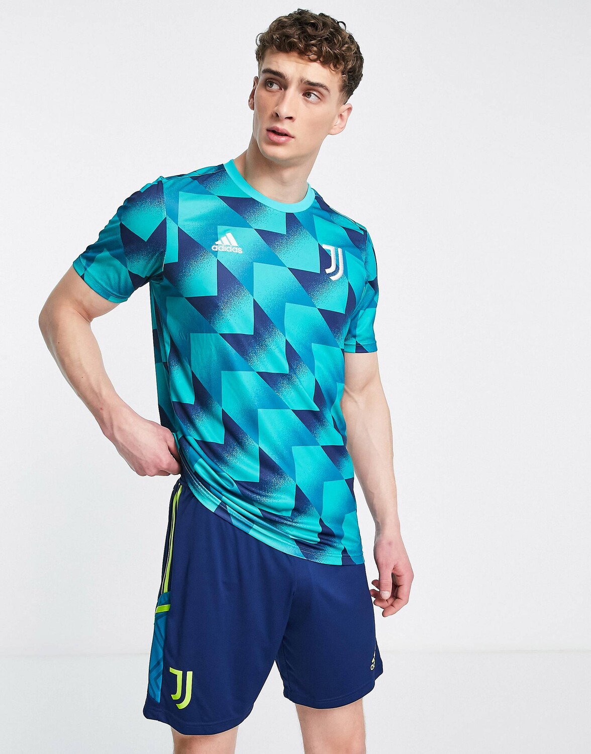 

Синяя предматчевая футболка adidas Football Juventus 2022/23