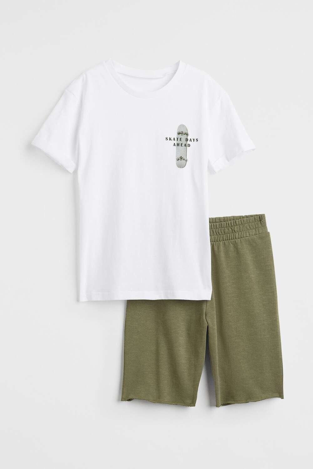 

Пижама с футболкой и шортами H&M Skate Days, зеленый хаки