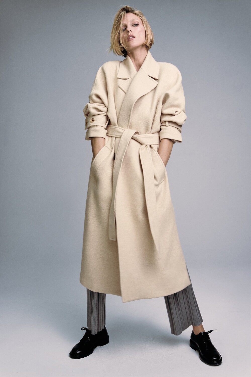 

Пальто из смешанной шерсти с поясом ZARA, бежевый