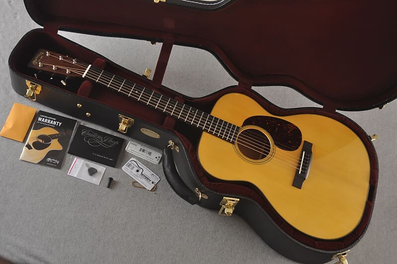 

Гитара Martin 000 Custom Style 18