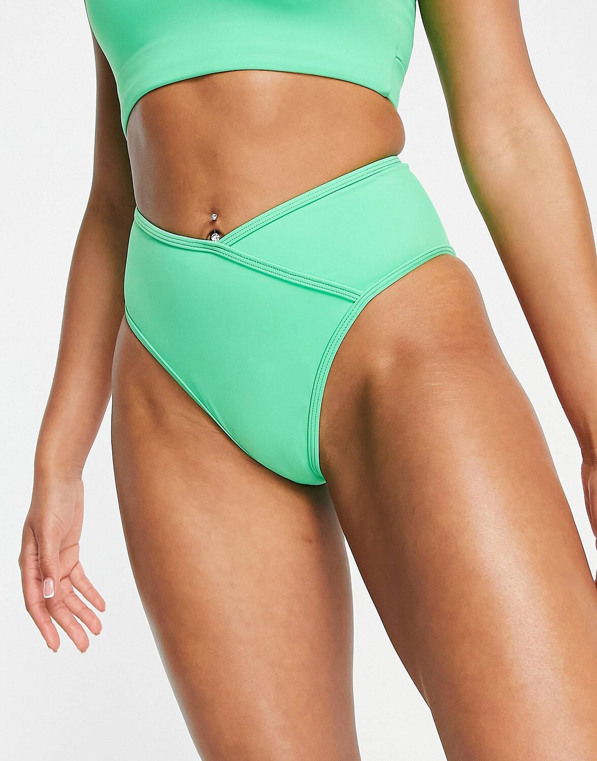 

Светло-зеленые плавки бикини ASOS 4505 active с перекрестной деталью спереди, Зеленый