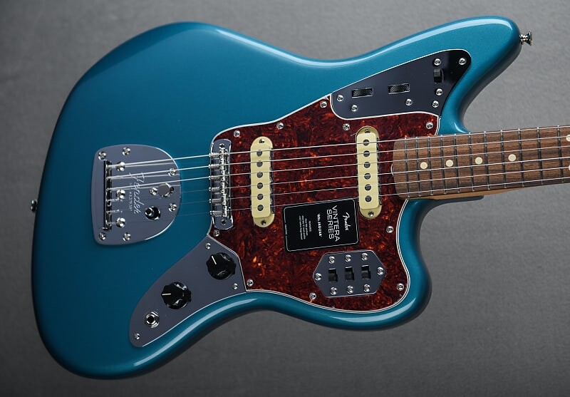 

Vintera Jaguar 60-х - бирюзовый океан Fender Vintera 60's Jaguar -