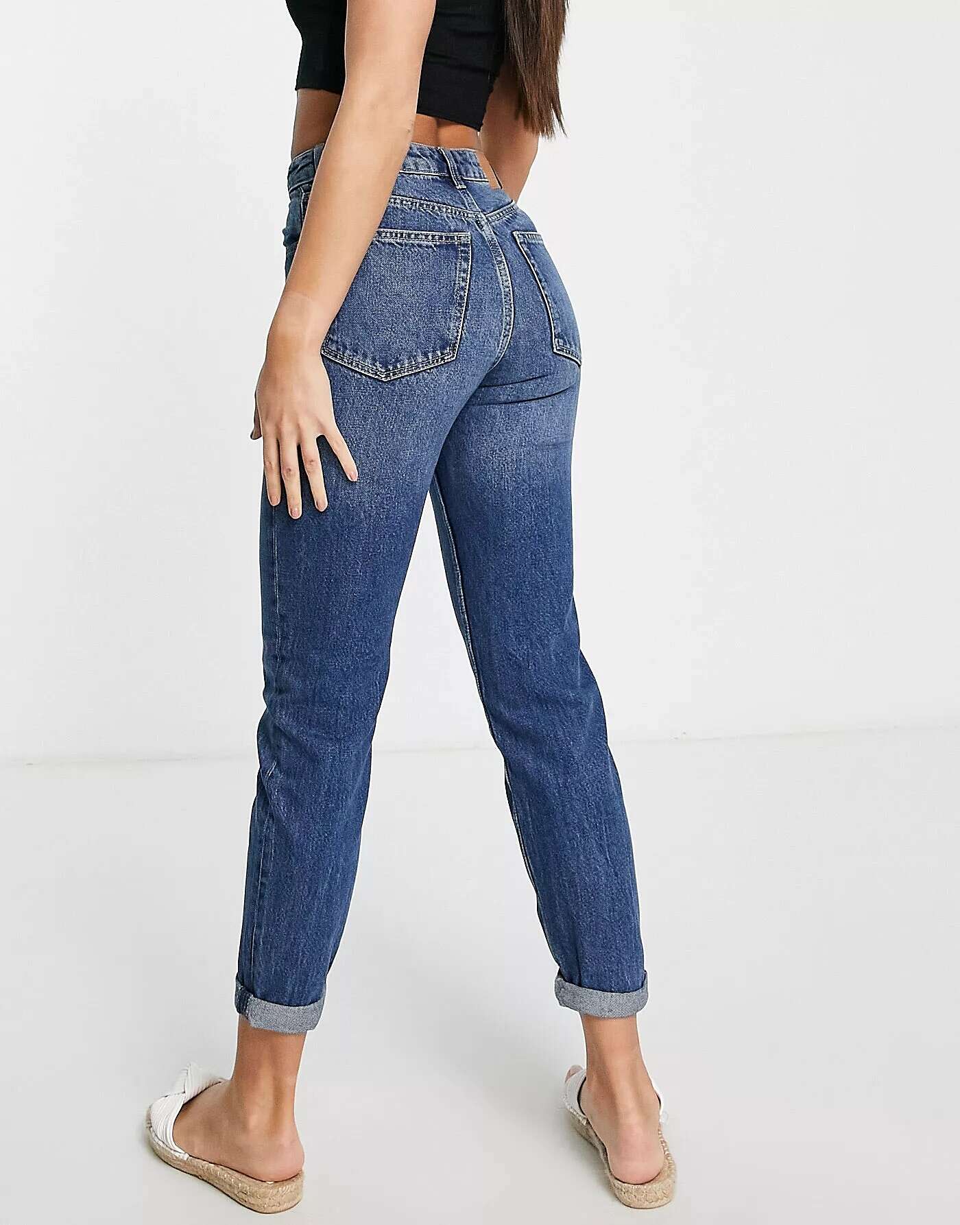 Темные джинсы Bershka Tall Mom топ bershka летний 36 размер