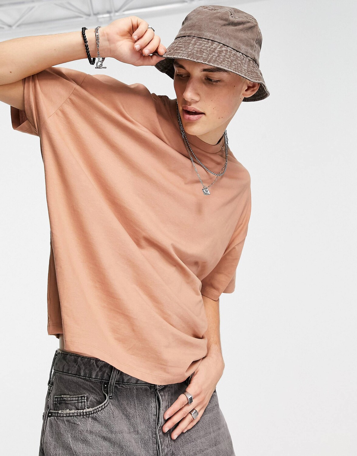 

Светло-коричневая футболка оверсайз с круглым вырезом ASOS DESIGN