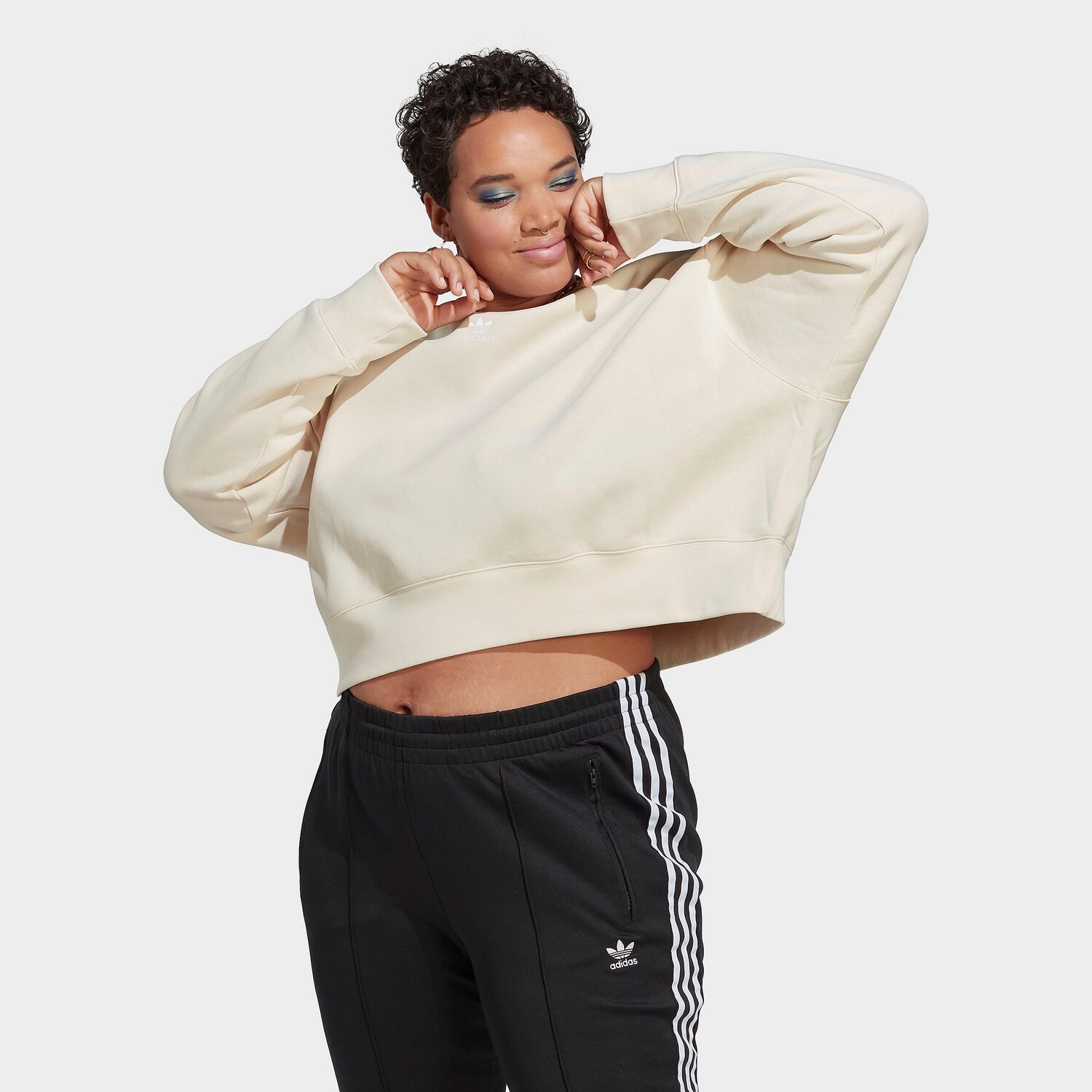 

Женская толстовка с длинными рукавами adidas Originals adicolor Essentials Crew (большие размеры), белый