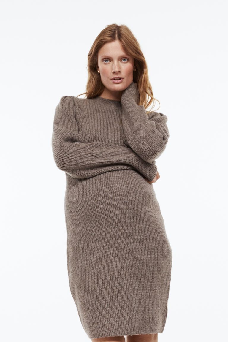 

MAMA Трикотажное платье в полоску H&M, темно-коричневый серый